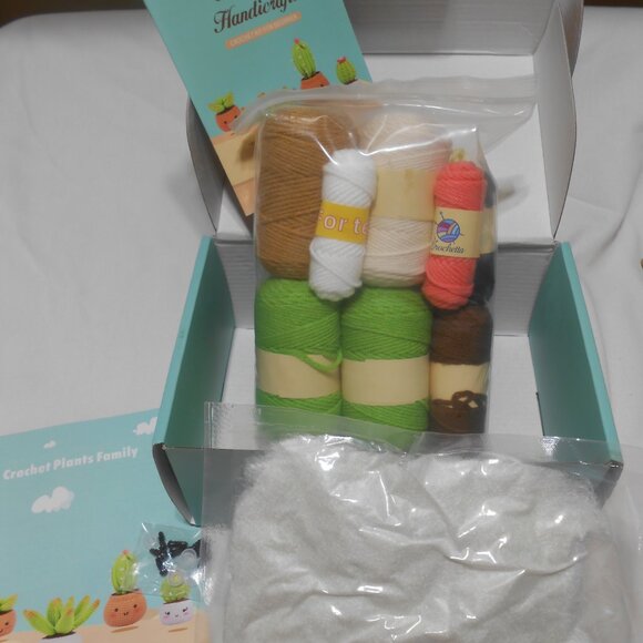 CROCHETTA WITH LOVE CROCHET KIT FOR BEGINNERS AGES 4+ CRAFTING BOYS & GIRLS NEW - Picture 8 of 9